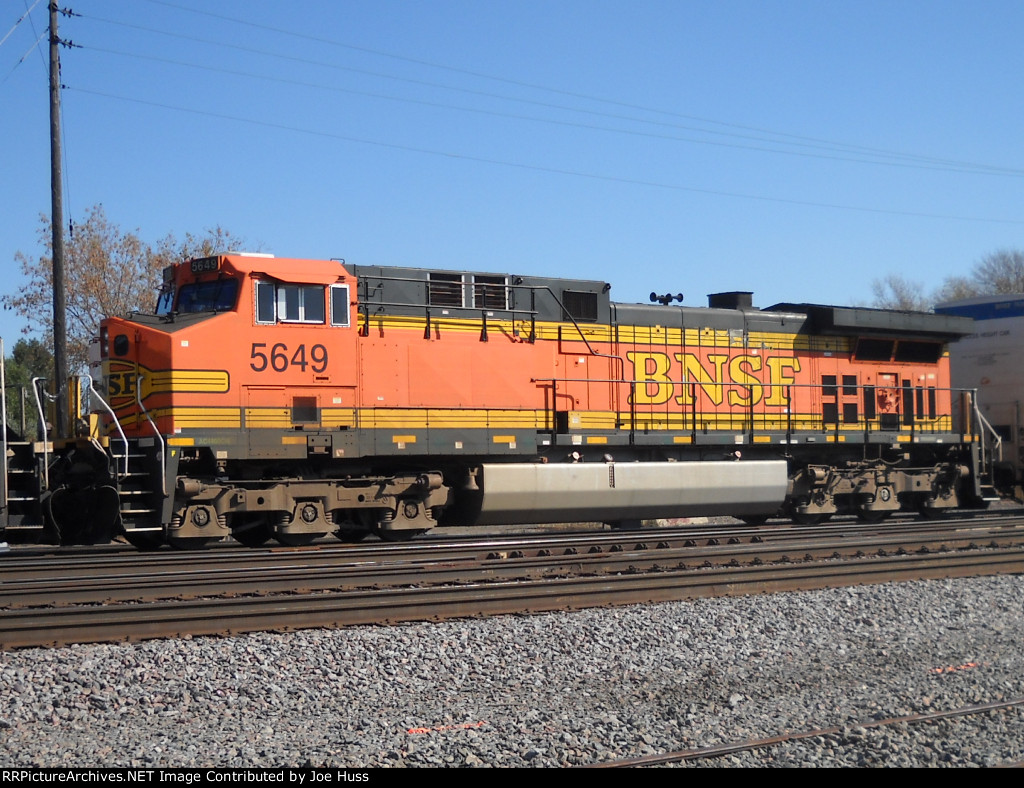 BNSF 5649